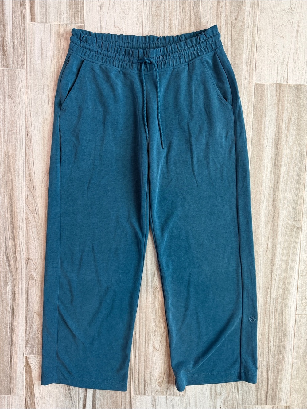 Athleta Seasoft Mid Rise Straight Sweatpants Medium Petite Blue